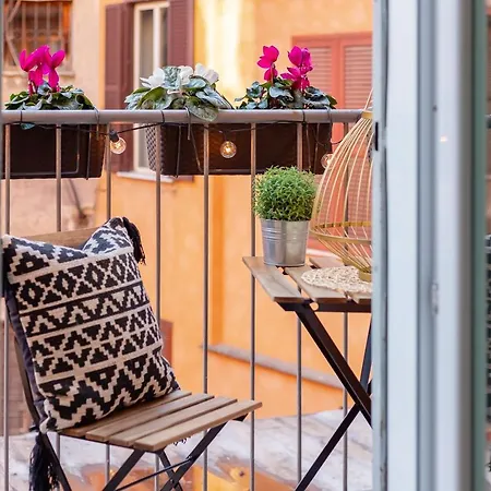 Romantic Colosseum With Lovely Balcony