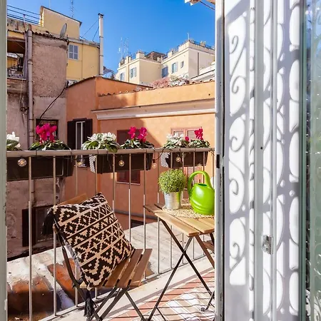 Romantic Colosseum With Lovely Balcony